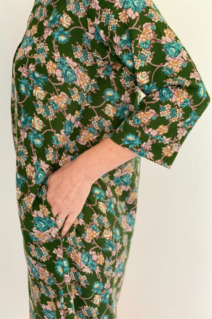 kaftan-style-ladies-nightdress-with-pockets-in-green-floral-print-detail